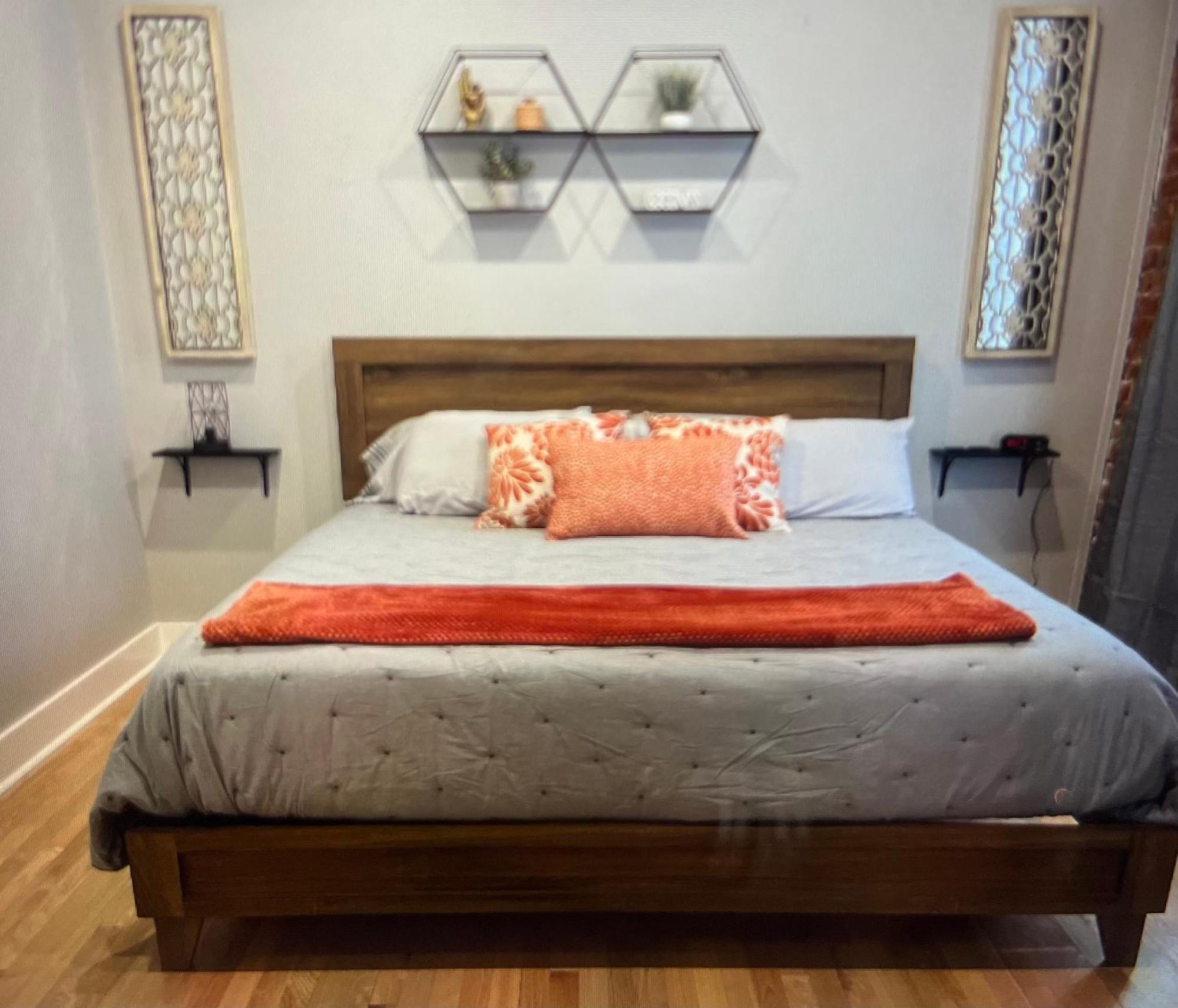 Brickhouse Loft - A Boutique Hotel Martinsville Bagian luar foto